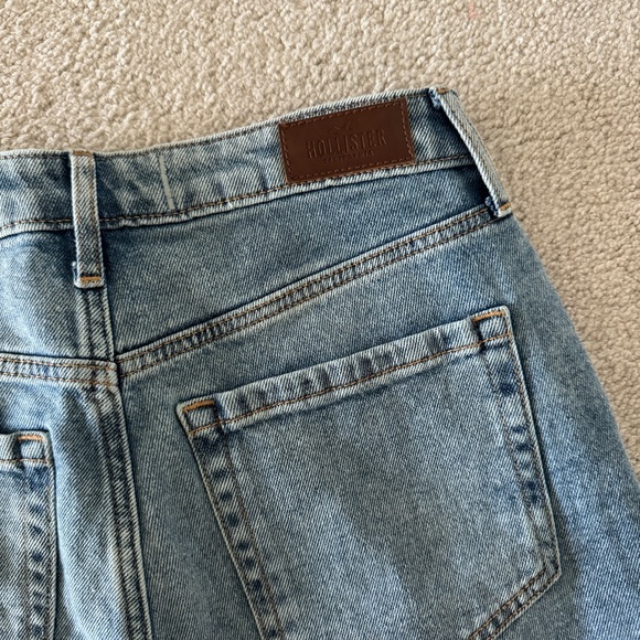 Hollister Ultra High-Rise Mom Jean NWOT - Picture 4 of 4